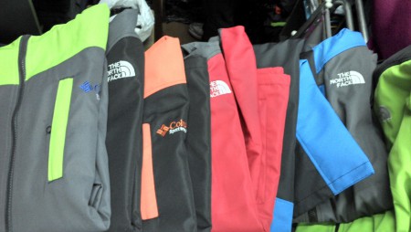colores de corta vientos columbia y the north face