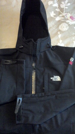 Chaqueta the north face soft shell cierre termico cuello de goma. 27.500